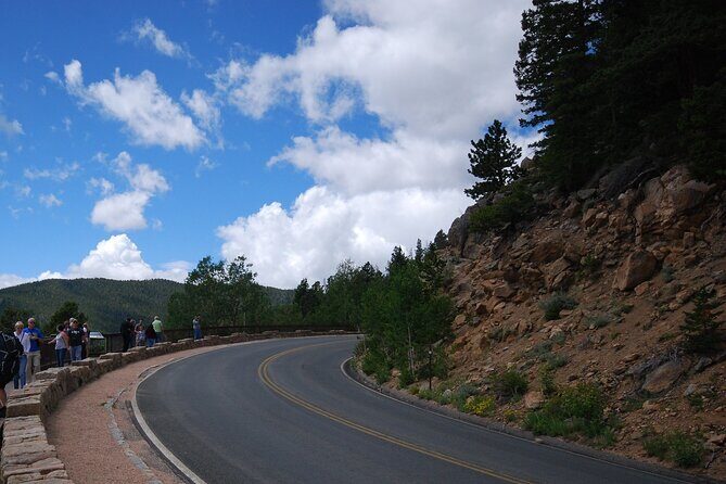 Smartphone Audio Driving Tour between Banff and Calgary - Lake Louise Time: Stop Ideas, Ski Resorts, and a Tunnel Story