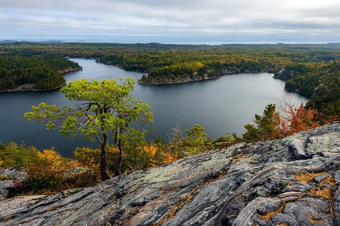 Smartphone Audio Driving Tour between Huntsville & Toronto - Lakes, lakes, lakes: Gravenhurst Wharf and the Muskoka feel