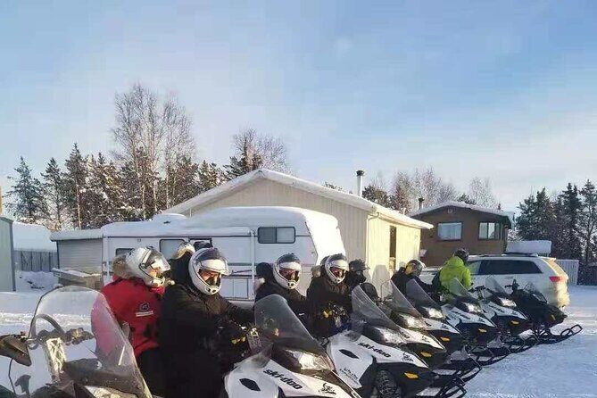 Snowmobile Tour - Hotel pickup and the Yellowknife Vacations start flow
