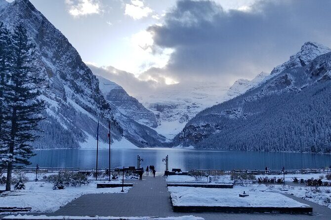 Spectacular Banff Day - Gondola Included - Lake Louise and the Seasonal Glacier-Lake Stop: Big Scenery, Real Timing