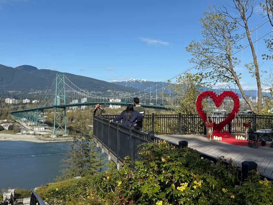 Stanley Park CarTour:SmallGroup/Comfort&CheaperThan BikeTour - VIP comfort in a small group: what that means in real life