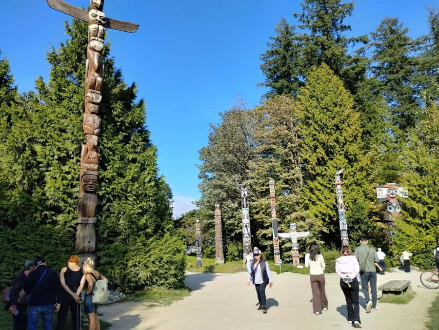 Stanley Park Tour by Car:Small Group Value,See More,Pay Less - Totem Park: Indigenous totems with the context that makes them click