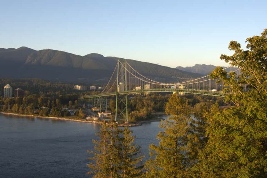 Sunset Bus Tour: Stanley Park & English Bay Photostops - How the 2-Hour Format Works (and Why It’s Actually Helpful)