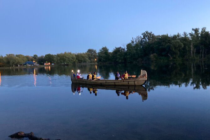 Sunset Canoe Tour of the Toronto Islands - Paddling through sheltered channels across the Toronto Islands archipelago