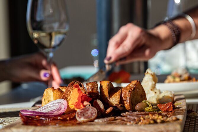 Sunset Sip Wine Tour - Volcanic Hills Estate Winery: wines for every mood, guided at the right speed
