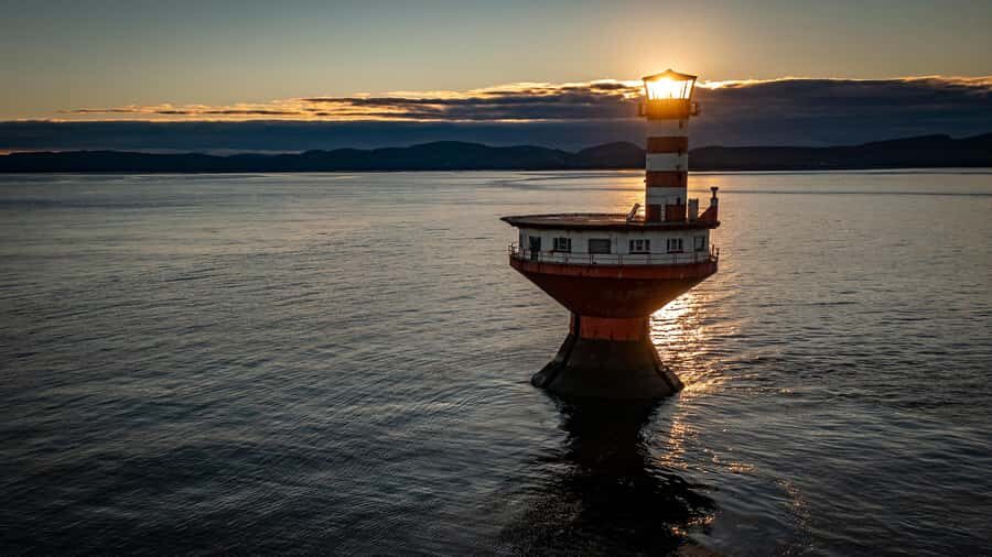 Tadoussac/Charlevoix: Whale & Fjord Morning or Twilight Tour - Guides make it: what to listen for and why it matters