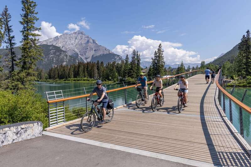 The Local Banff Explorer - E-Bike Tour - Vermilion Lakes: the quick photo payoff with Mt Rundle