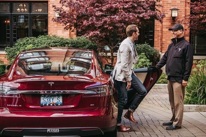 The Signature Tour Victoria - A Tesla-Driven Victoria Snapshot That Actually Feels Personal