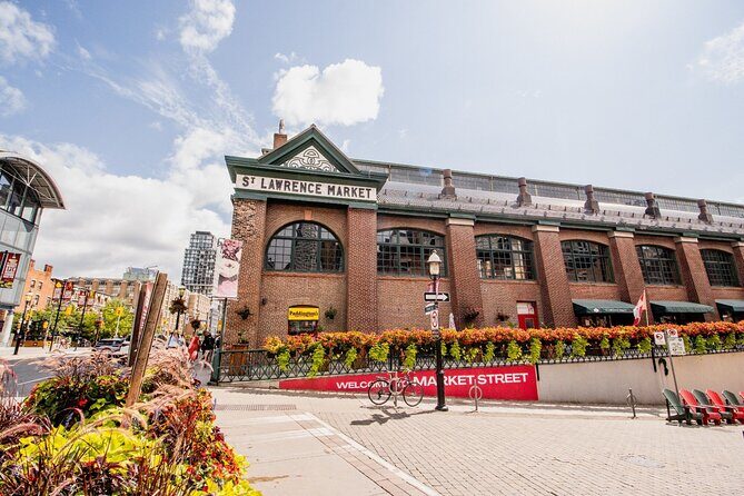 Toronto City Highlights Express Tour - From theatres and Rogers Centre to the CN Tower base and aquarium views