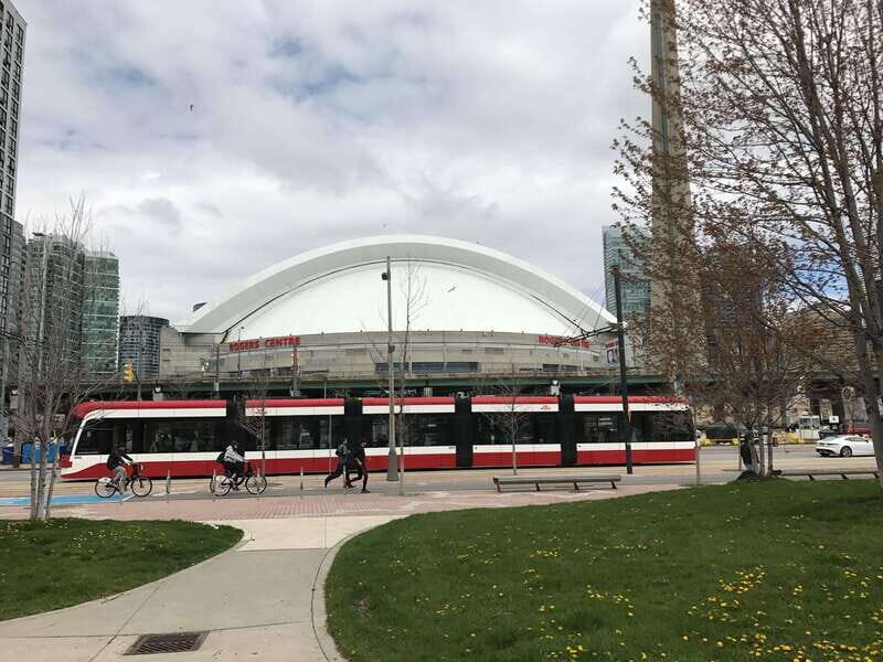 Toronto: City Walking Tour - The real star: how PATH connects downtown (and saves your day)