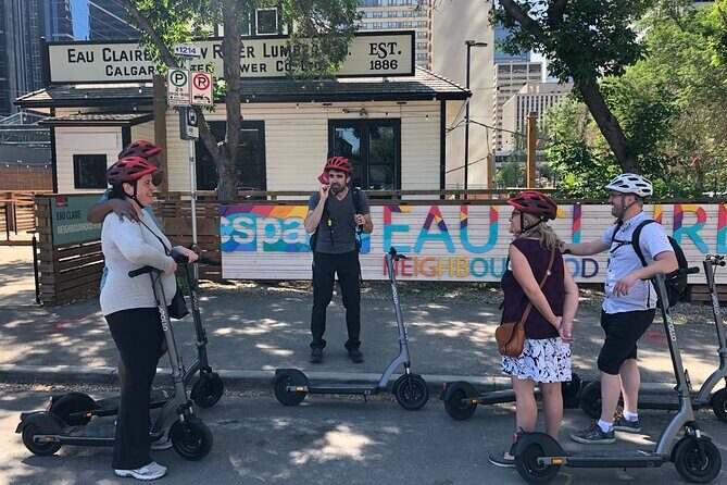 Toronto Discovery District 2hr Walking Tour - Who should book this walking tour