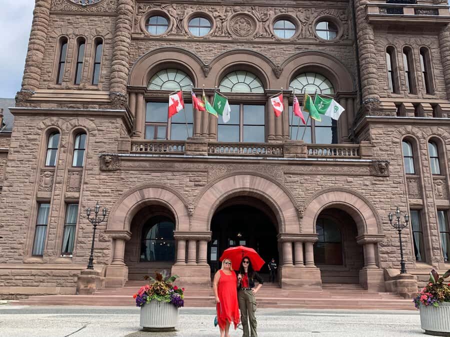 Toronto Discovery District Highlights Tour | 2-Hour - Innovators you’ll remember: Banting, Rogers, and Toronto’s science stories