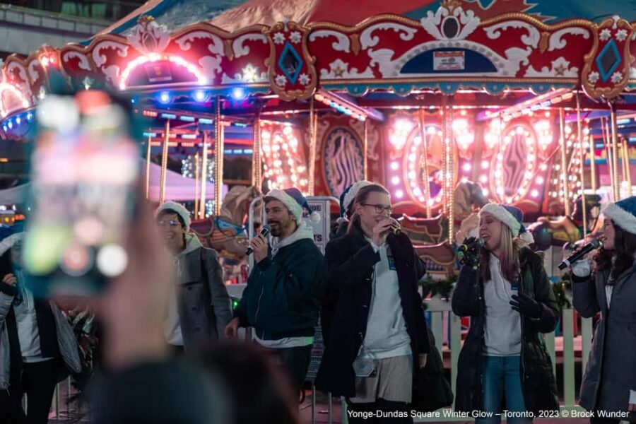 Toronto: Festive Lights Bus Tour - Festive Treats, Timing, and Getting the Best Photos in 90 Minutes
