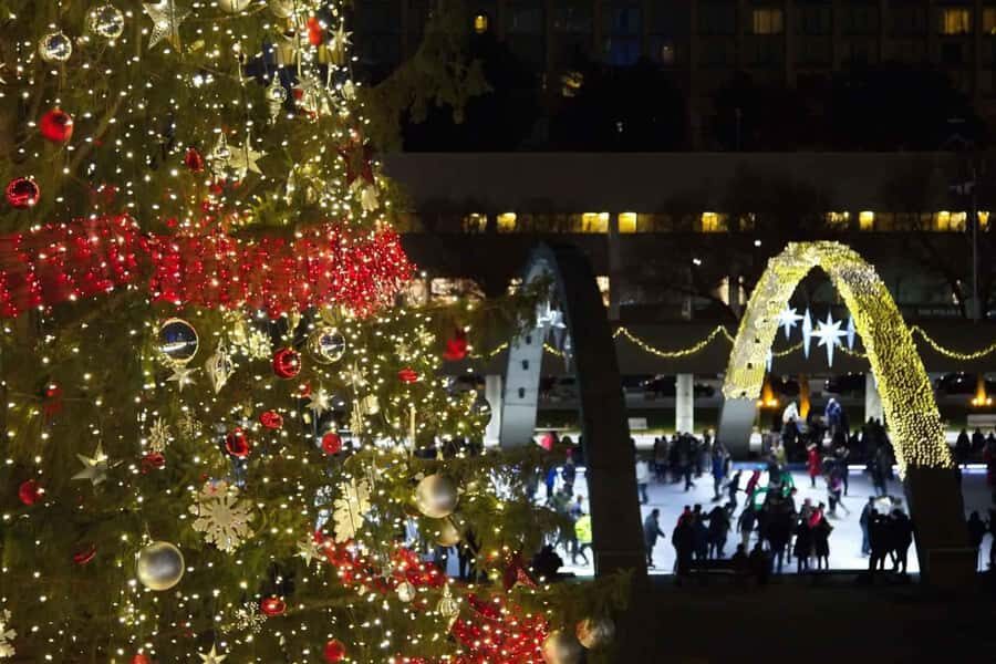 Toronto: Guided City Sightseeing Festive Lights Bus Tour - Price and value: is $36 worth it?