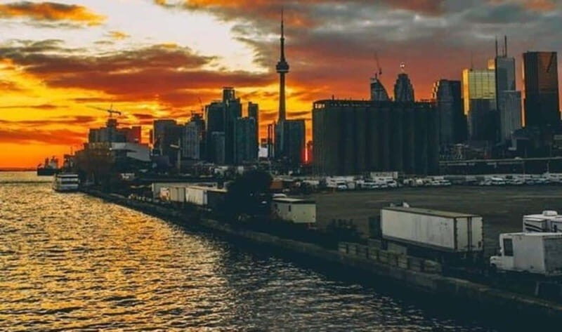 Toronto: Guided Walking Tour of Must-See Attractions - Meeting at 250 Dundas St W: Find the Tour Fast and Start Smart