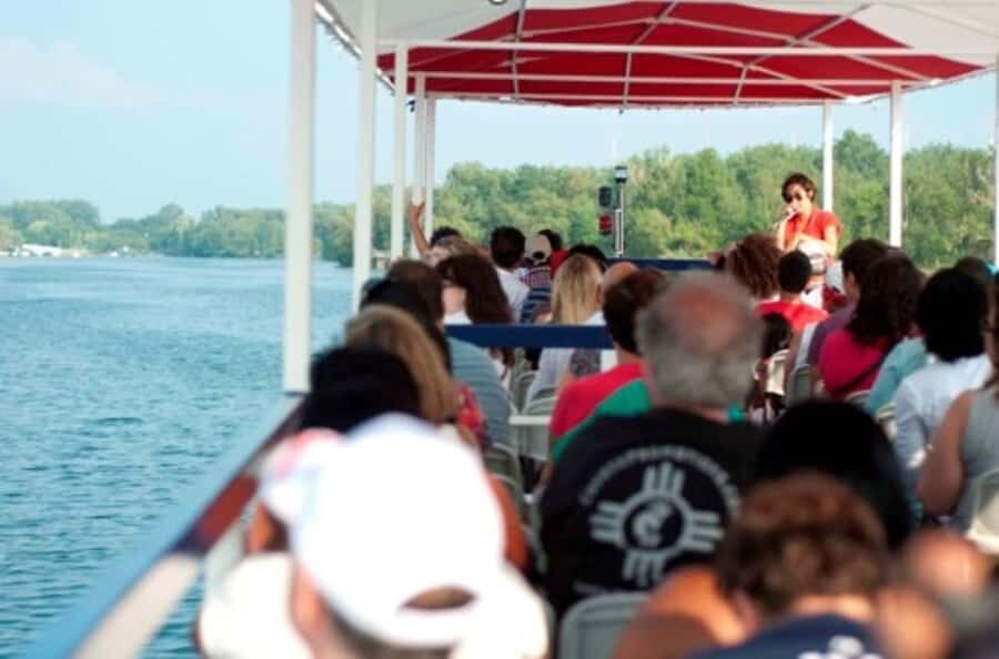 Toronto: Hop-On Hop-Off Bus Tour with Harbour Cruise - How the bus gets you oriented fast (without wasting time)