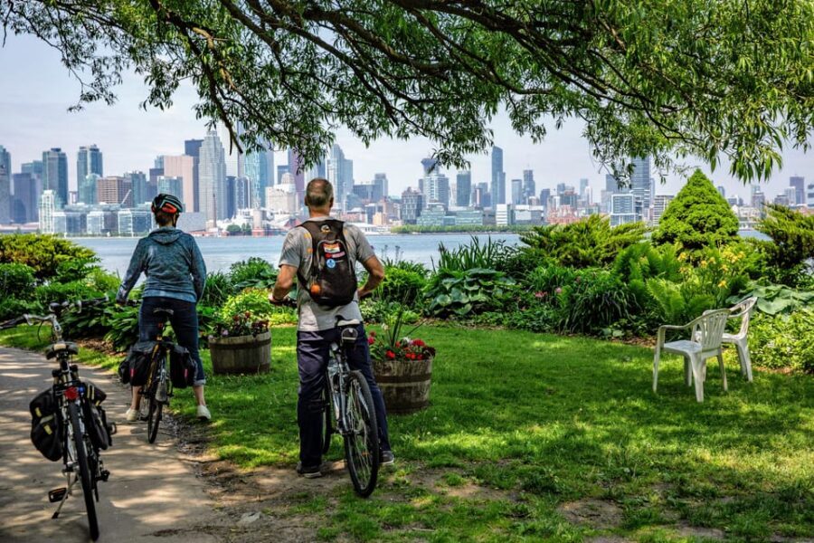 Toronto Islands: Sunrise Breakfast Bicycle Tour - Who this tour fits best