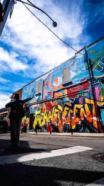 Toronto: Must Do NonTouristy Street Art Tour by local Artist - Finding the tour start at 1430 Dundas St W (Loveless Café & Bar)