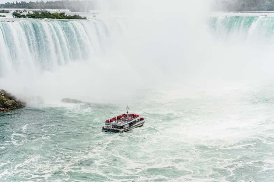 Toronto: Niagara Day Tour w/ Niagara on the Lake & Boat Ride - Scenic photo stops along the Niagara Parkway: where the guide earns their tips