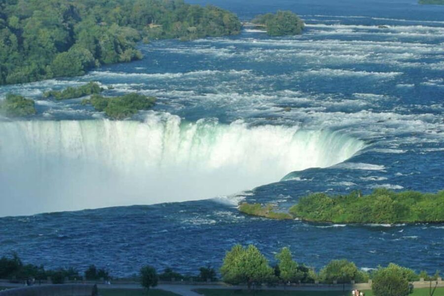 Toronto: Niagara Falls Day Tour with Boat Option - Niagara-on-the-Lake: a calmer counterweight to the Falls