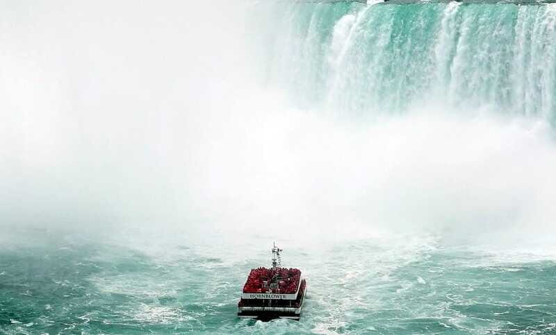 Toronto: Niagara Falls Day Tour with Boat Tour Option - Maple syrup and chocolate tastings: small stops that help you remember the region