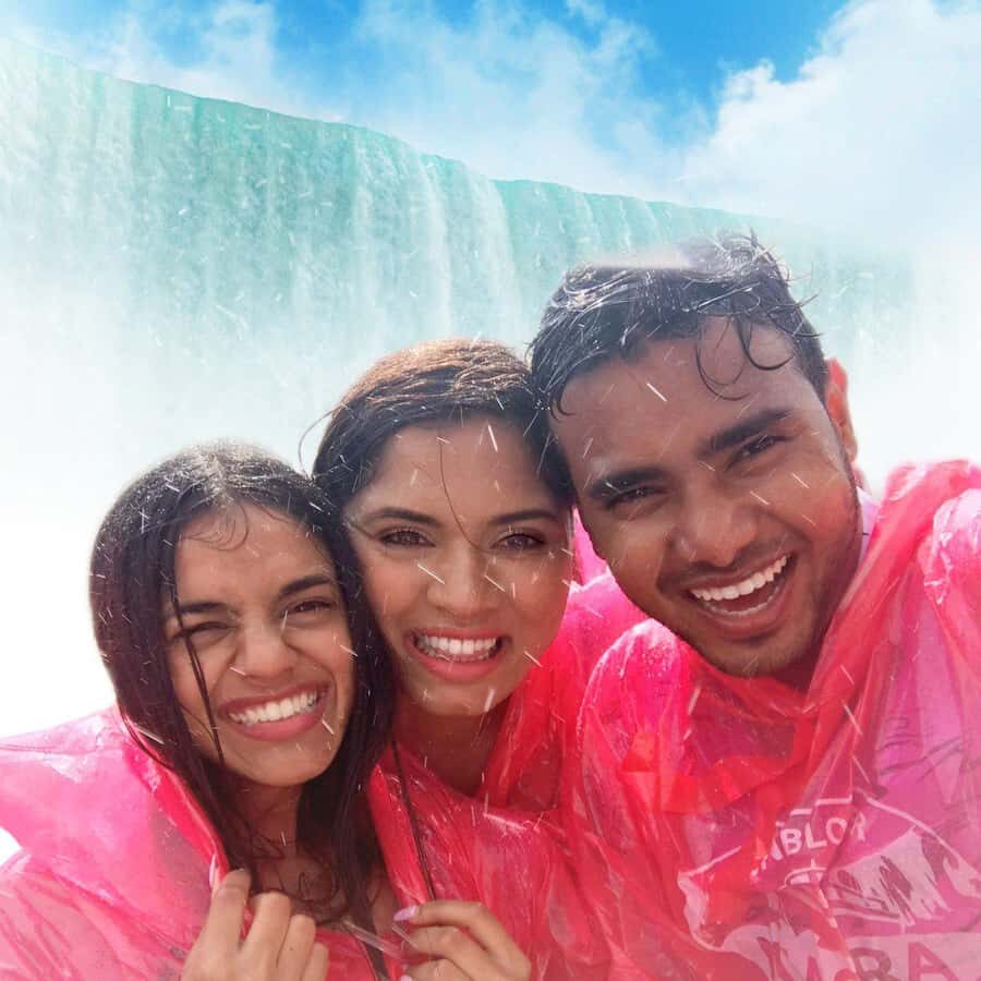 Toronto: Niagara Falls Evening Tour with Fireworks - Maple Leaf Place Tasting: The Sweet Break That Actually Works in This Schedule