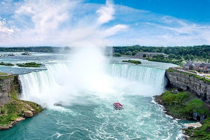 Toronto, Niagara Falls & Thousand Islands 3–DAY Trip - Day 2: Niagara Falls from a close-up cruise plus Niagara-on-the-Lake