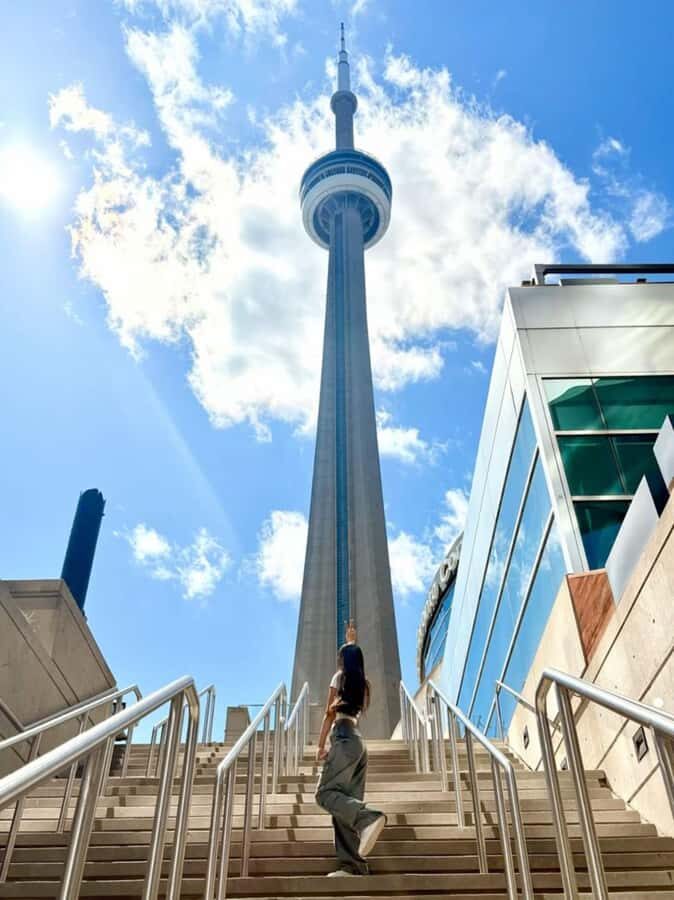 Toronto – Private 2-Hour Photoshoot with a Pro Photographer - Private Photoshoot That Turns Landmarks Into Keepsakes