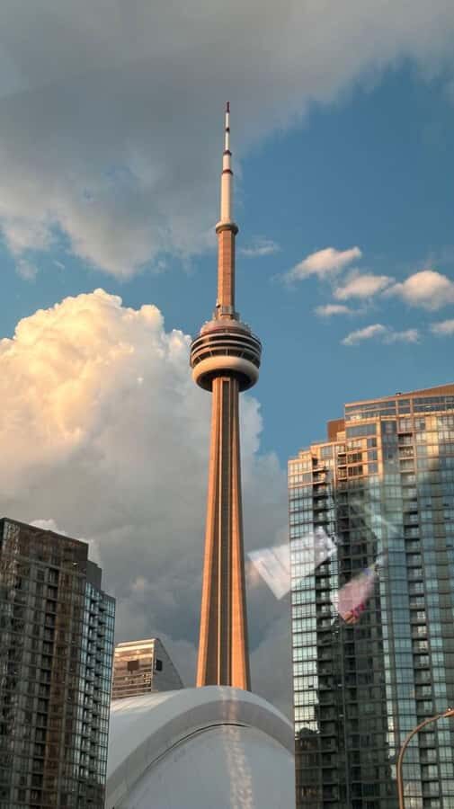 Toronto – Private 2-Hour Photoshoot with a Pro Photographer - Meeting at Nathan Phillips Square Without the Headache