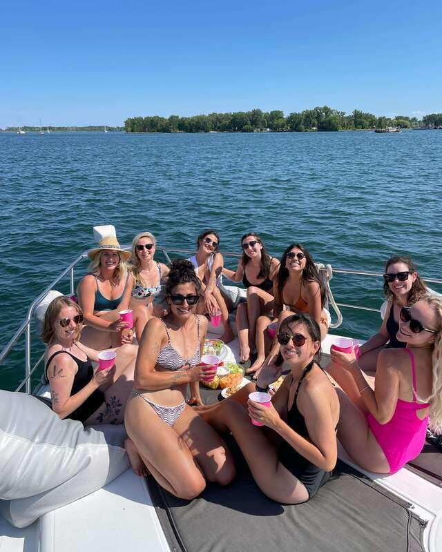 Toronto: Private Luxury Yacht Sightseeing Cruise & Prosecco - The cruise route in real-life moments: Harbourfront to Toronto Islands
