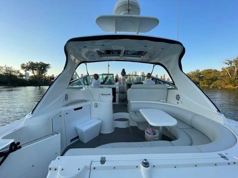 Toronto: Private Luxury Yacht Sightseeing Cruise & Prosecco - Practical planning tips that make the hour smoother