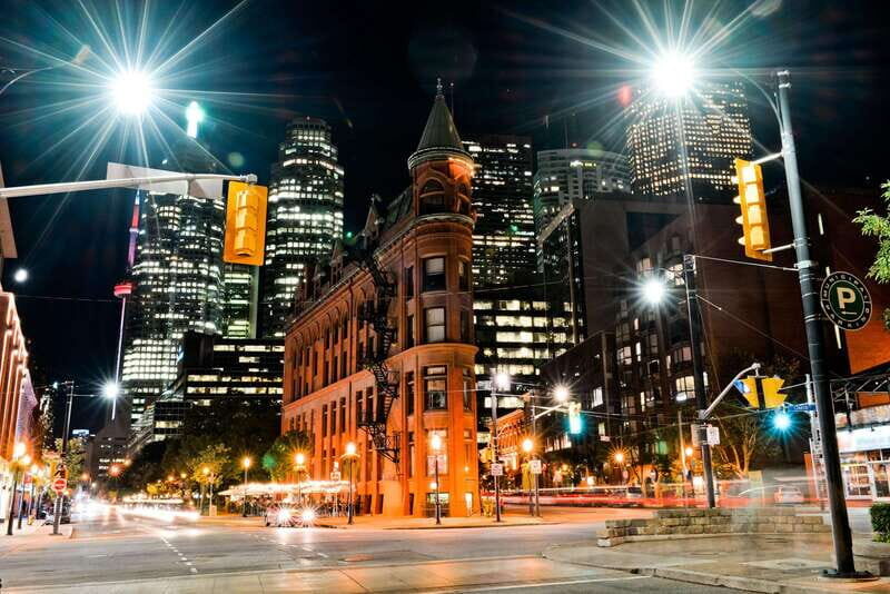 Toronto: Small Group Night Tour with Harbour Boat Cruise - Key things I’d plan around