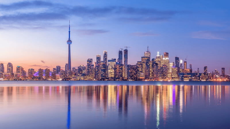 Toronto: Small Group Night Tour with Harbour Boat Cruise - A 150-minute night plan that actually feels doable