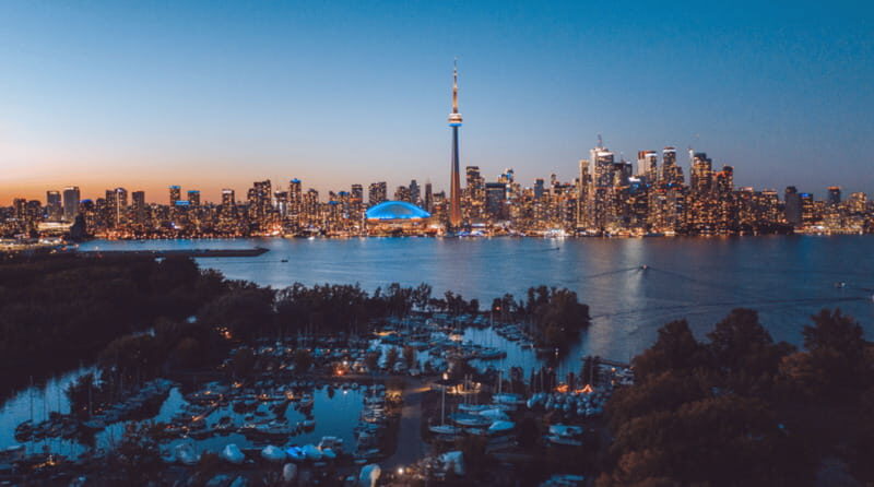 Toronto: Small Group Night Tour with Harbour Boat Cruise - Price value: why $72 can work (if it fits your priorities)