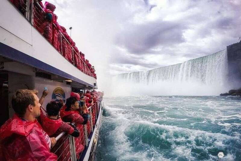 Toronto to Niagara Falls: Boat Ride & Behind the falls Tour - Maple Leaf Place tasting: three maple flavours and local chocolate
