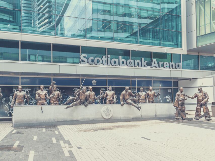 Toronto: Toronto Maple Leafs Game Ticket at Scotiabank Arena - Crowd reality at Scotiabank Arena