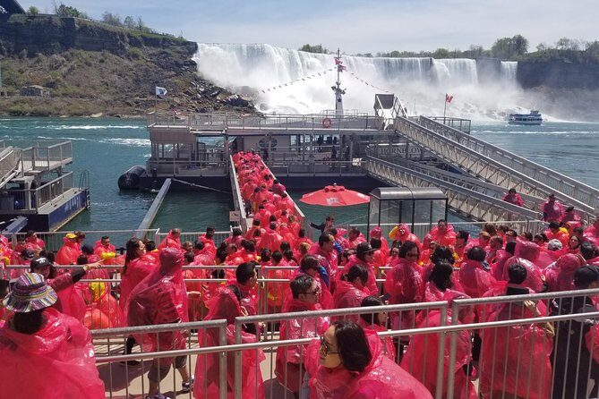 Tour of Niagara Falls with Boat Cruise - Hornblower-style views: what Stop 1 is really about