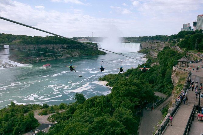 Tour to Niagara Falls from Toronto - Niagara Parkway Drive-By Highlights: Floral Clock, Power, and 1812