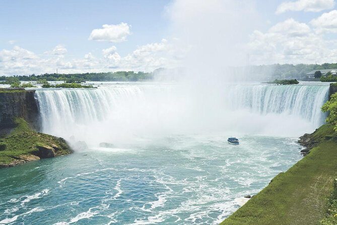Tour to Niagara Falls from Toronto - Maple Leaf Place: Complimentary Maple Syrup Tasting That Actually Has Range