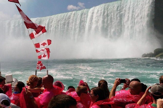 Tour to Niagara Falls with skip the line Cruise - Entering the Day Trip Flow From Toronto to Niagara