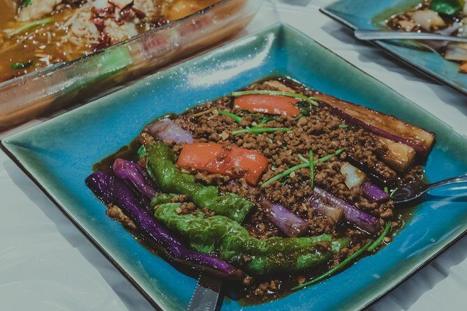 Under the Surface of Montreal's Chinatown: Guided Food Walking Tour - Bahn Mi in a Chinese Neighborhood: Expect Crossovers