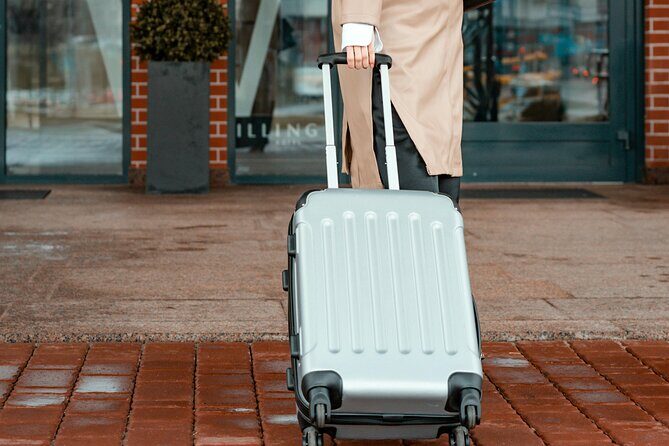 Vancouver All Day Luggage Storage - Pickup offered and near public transit: useful if you’re extending past the port