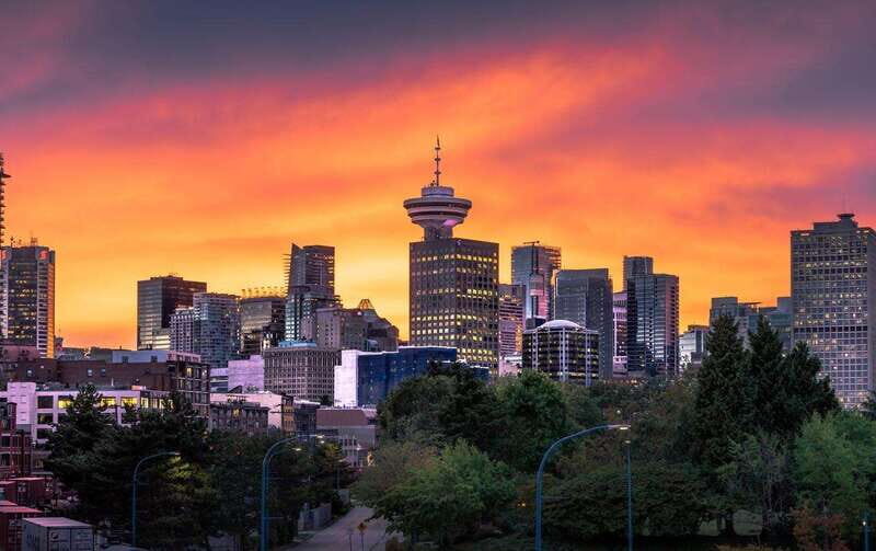 Vancouver: Attractions by Twilight Guided Tour with Dinner - Skyride Gondola to Grouse Mountain: when the air changes