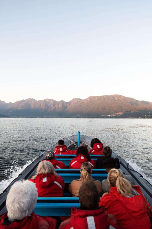 Vancouver: Boat to Bowen Island on UNESCO Howe Sound Fjord - Lighthouse Park and the Tantalus Mountains: old forests without the sweat
