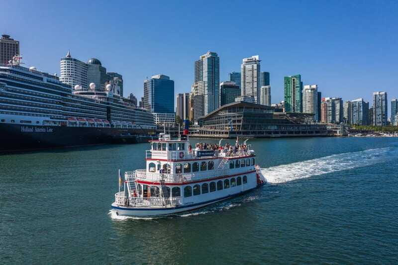 Vancouver: Breakfast with Santa - Rooftop Deck Views vs. Indoor Comfort: How to Use Both
