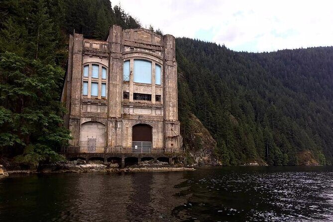 Vancouver City and Waterfall Waterfront Sightseeing Boat Tour - What It’s Like On Board: Suits, Wind, and Staying Comfortable