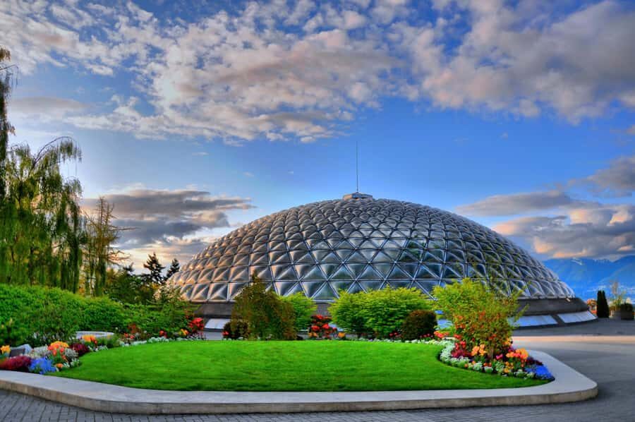 Vancouver: City Highlights Bus Tour - Queen Elizabeth Park: Vancouver’s highest viewpoint jump-start