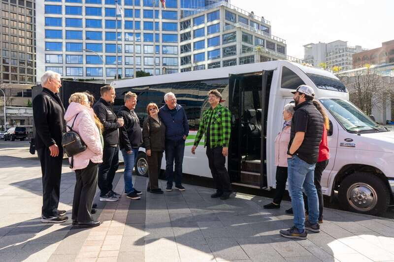 Vancouver: City Sightseeing Bus & Boat Tour - English Bay and Gastown: Two Different Vancouver Moods in One Day