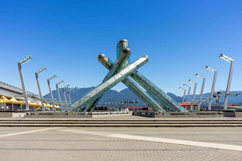 Vancouver: City Sightseeing Bus & Boat Tour - Your Local Guide and On-Board Commentary: The Difference Between Facts and Stories