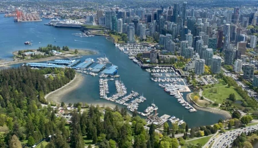 Vancouver: City Skyline Scenic Seaplane Flight - Pilots, Windows, and Photo Help: Why This Feels Less Awkward Than You’d Expect